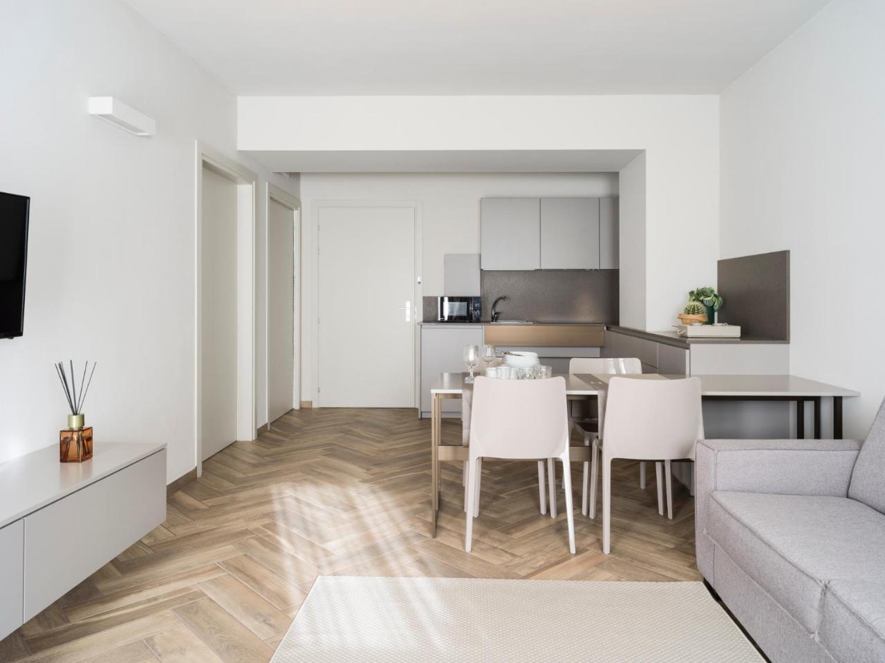 Bed & Breakfast La Home And Apartments モニーガ・デル・ガルダ エクステリア 写真